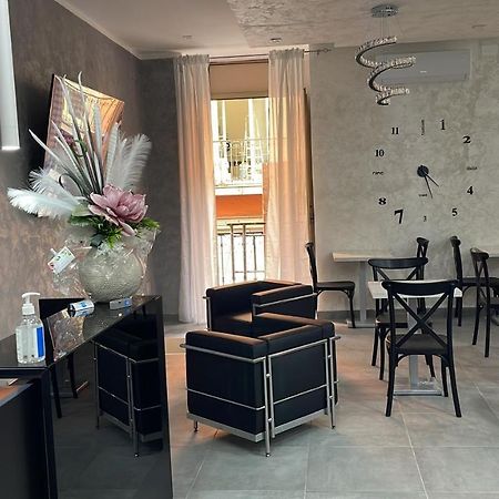 Hotel Poker Неаполь Экстерьер фото