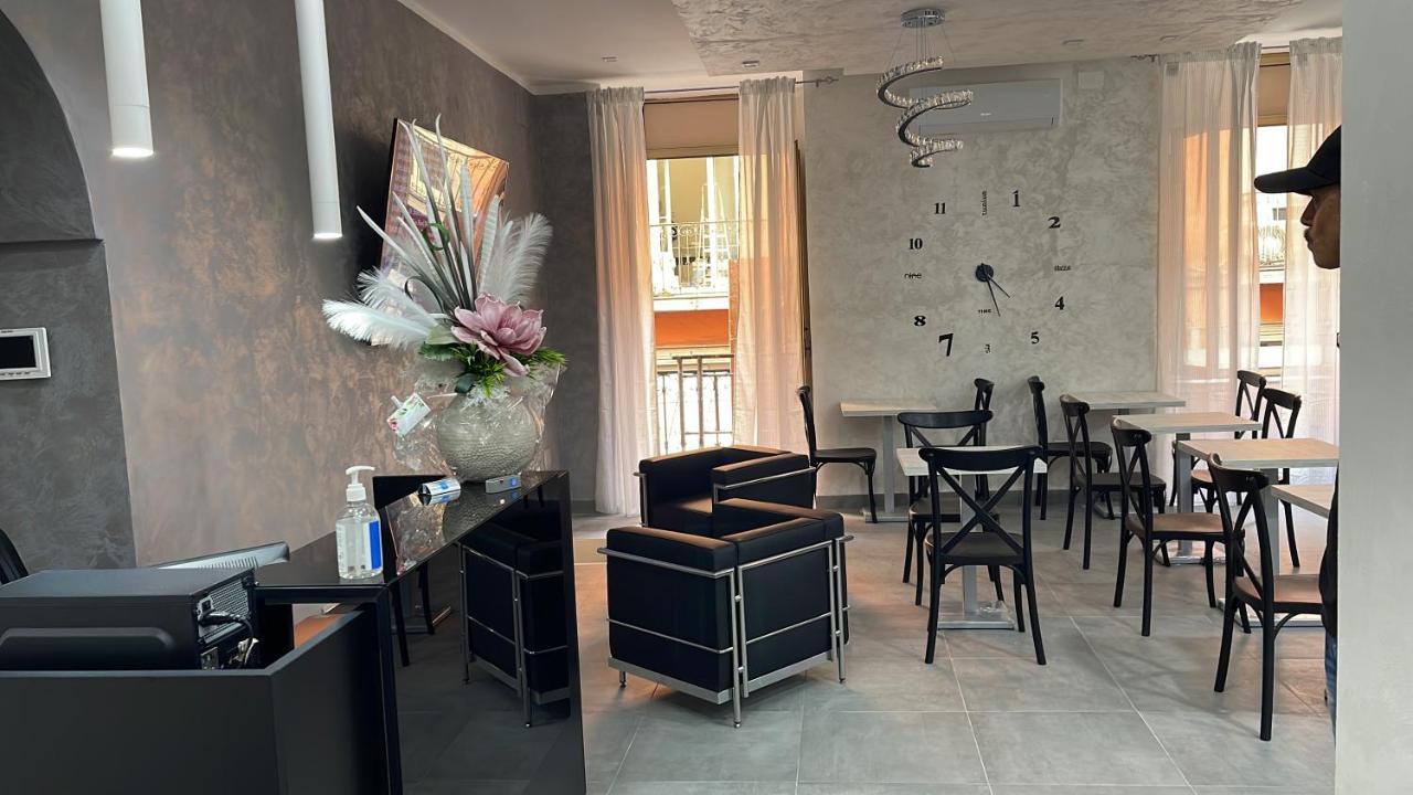 Hotel Poker Неаполь Экстерьер фото