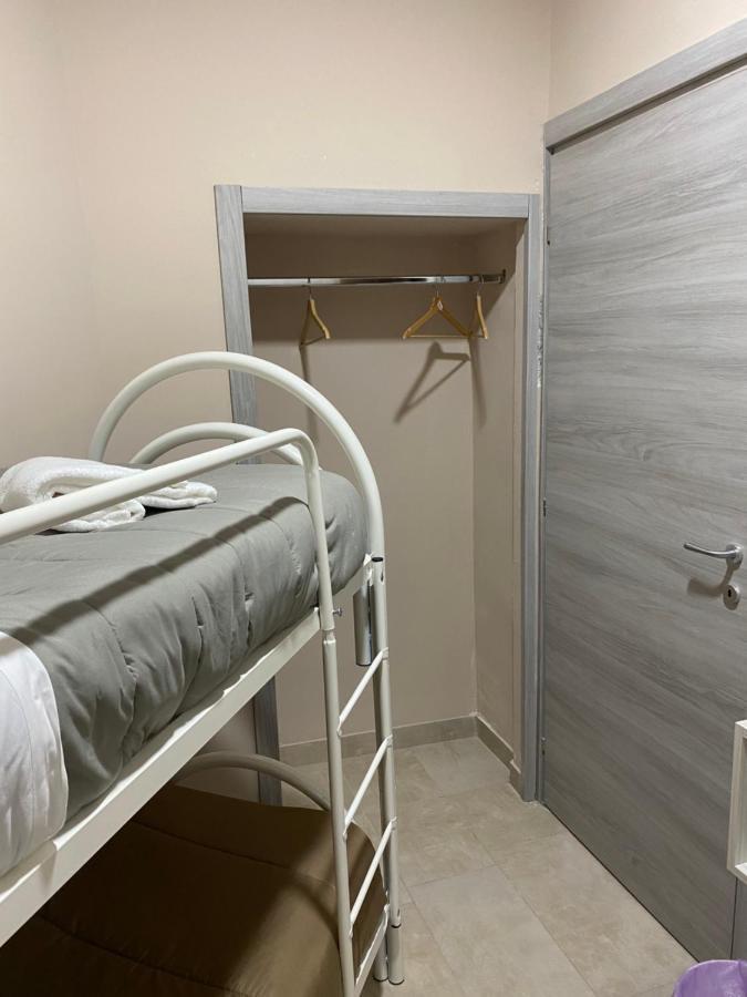 Hotel Poker Неаполь Экстерьер фото