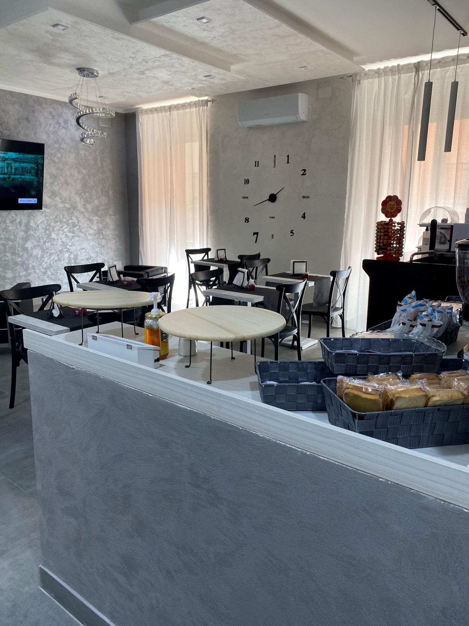 Hotel Poker Неаполь Экстерьер фото