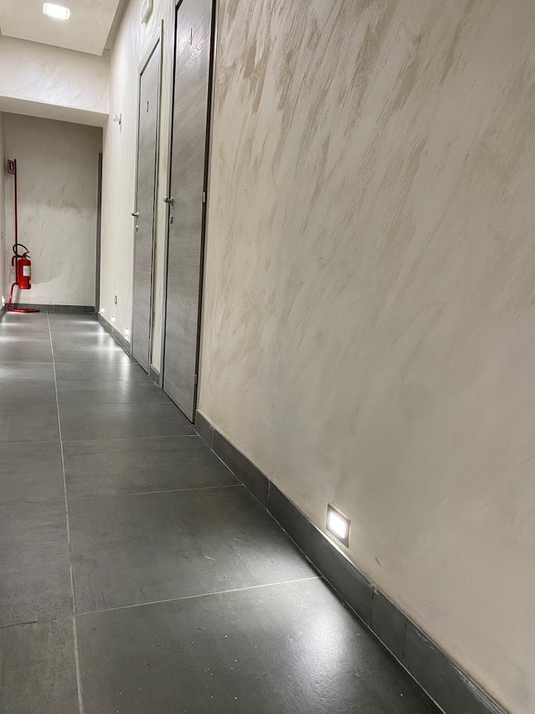 Hotel Poker Неаполь Экстерьер фото